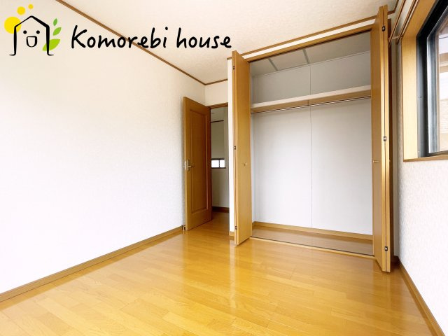 コンパクトで使いやすい洋室です