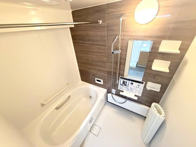 浴室も新調済。毎日の疲れを癒す快適なバスルームです。