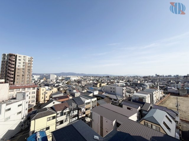 【バルコニーからの眺望】視界が広がる気持ちのいい眺め。日常の中でふと外を眺めたくなる景色です。