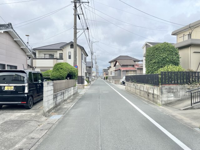 物件前の道路になります。