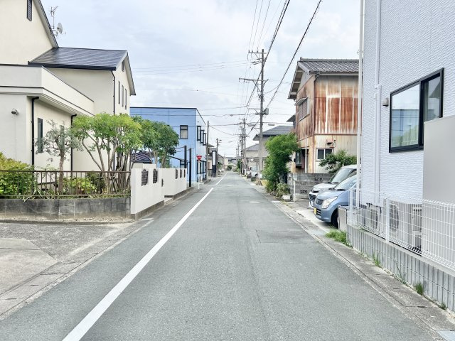 物件前の道路になります。