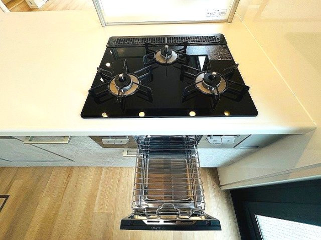 3口コンロでは要領よくお料理も可能です！