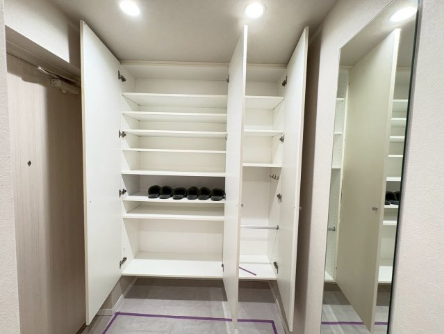 玄関が整い、来客時にも気持ちよく迎えられます