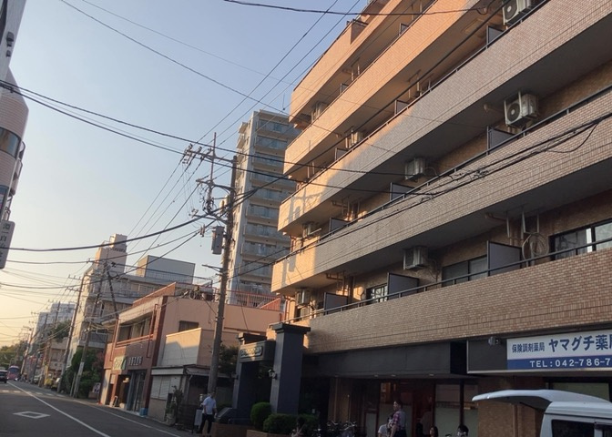 隣家の土地はどうなっているのか、生活利便施設が近くにあるのか、学校まで近いかなど、お客様のライフスタイルにあわせたイメージが重要です。また、近くにあると困る施設が近くにないかも確認するといいでしょう。