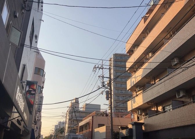 眺望を気にして物件を探す場合、前面に建物が建っていないか現地で確認しましょう！前面に建物があると景色はもちろん、日当たりや風通しにも影響が出てきます。住んだ時のことを想像しながら現地見学をしましょう。