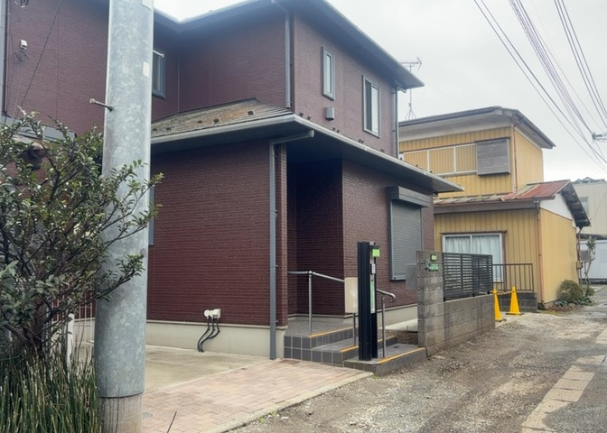 南側道路の場合は長い時間光を入れ込むことができるため、庭やリビングを道路側に持ってくることが多く土地価格も高い傾向にあります。一方北側道路だとリビングや庭が南側になりプライバシーを守ることができます。