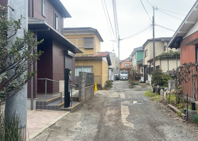 東側道路の場合は居室を南向きに設計しやすいため、朝日が入りやすいというメリットがあります。一方、西側道路も東側同様に居室を南向きに設計しやすいのですが、住宅地だと朝日が入りにくいという弱点があります。