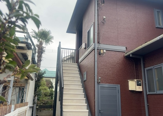 玄関は家の顔と言っても過言ではありません。現地を見学する際は玄関の広さや全体のバランスなどを見てみるといいでしょう。一般的なアプローチのしやすさだけではなく、お年寄りにも優しい設計のものだと安心です。