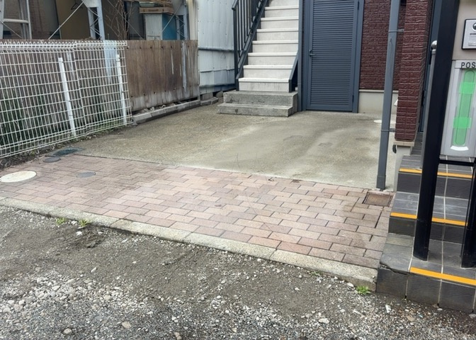 駐車場と明記されていても、最小スペースでつくられた駐車場だと大型車は駐車できなかったり、出入りしにくくなったりする可能性があります。お車のサイズと購入したい物件の駐車場のサイズを現地で確認しましょう。