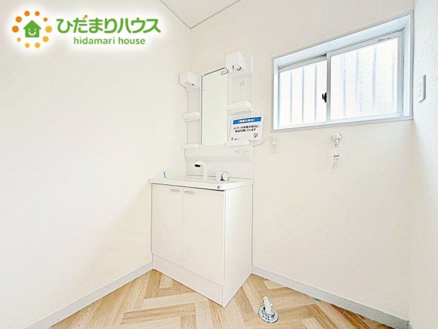 シンプルなデザインで明るく、使いやすい洗面所は、収納もたっぷり！清潔感もあり毎日の準備が気持ちよくできる空間になります。