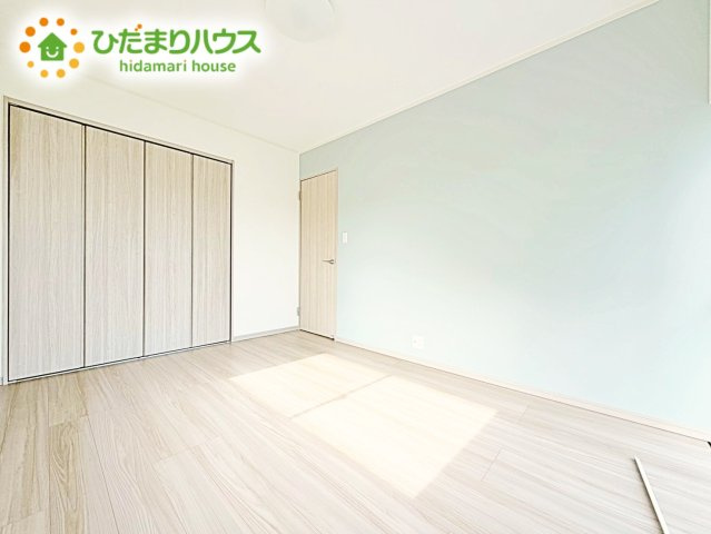 気品のある柄のアクセントクロス♪寝室をおしゃれに演出してくれます(*^^*)