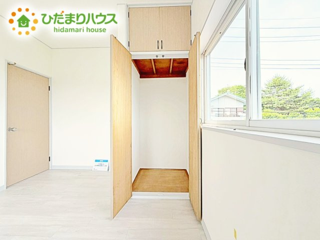 ちょこっとした収納があることで、消耗品のストックをするのにも便利です☆
