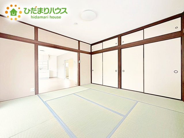 座ったり寝転んだりと、ゆったりくつろげる快適空間。クッション性があるので、お子様の遊び場としても重宝しますね♪