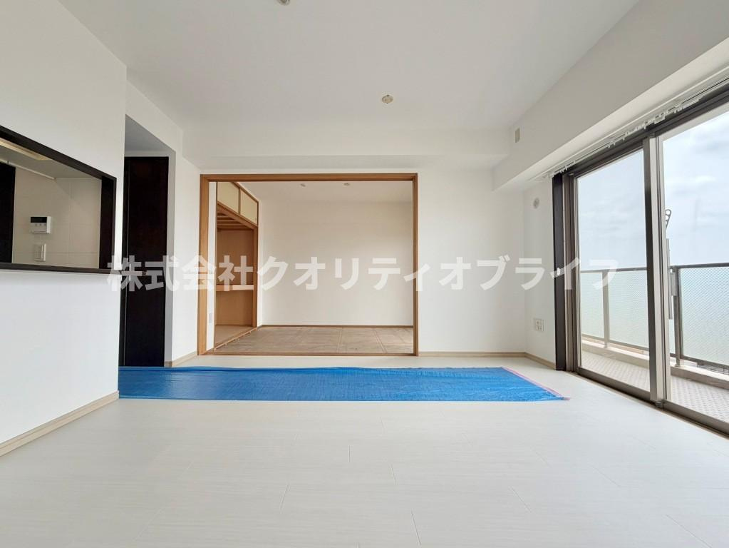 白を基調とした内装が明るいお部屋を作り出します　2026/07/04撮影