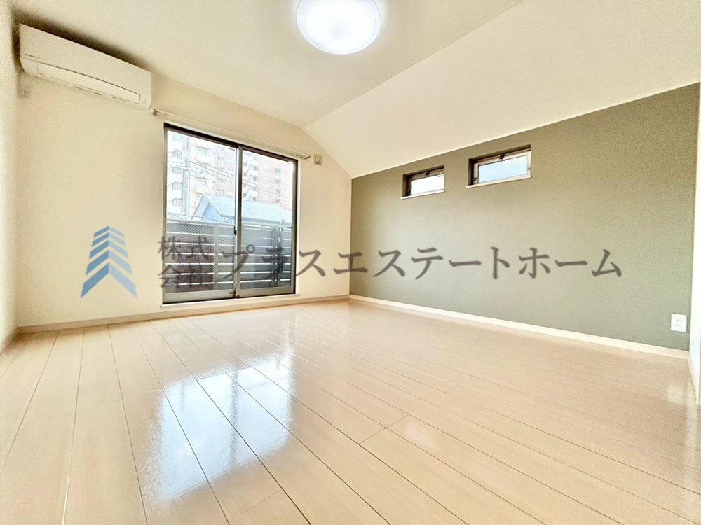 主寝室です♪アクセントクロスで部屋が引き締まって見えます♪