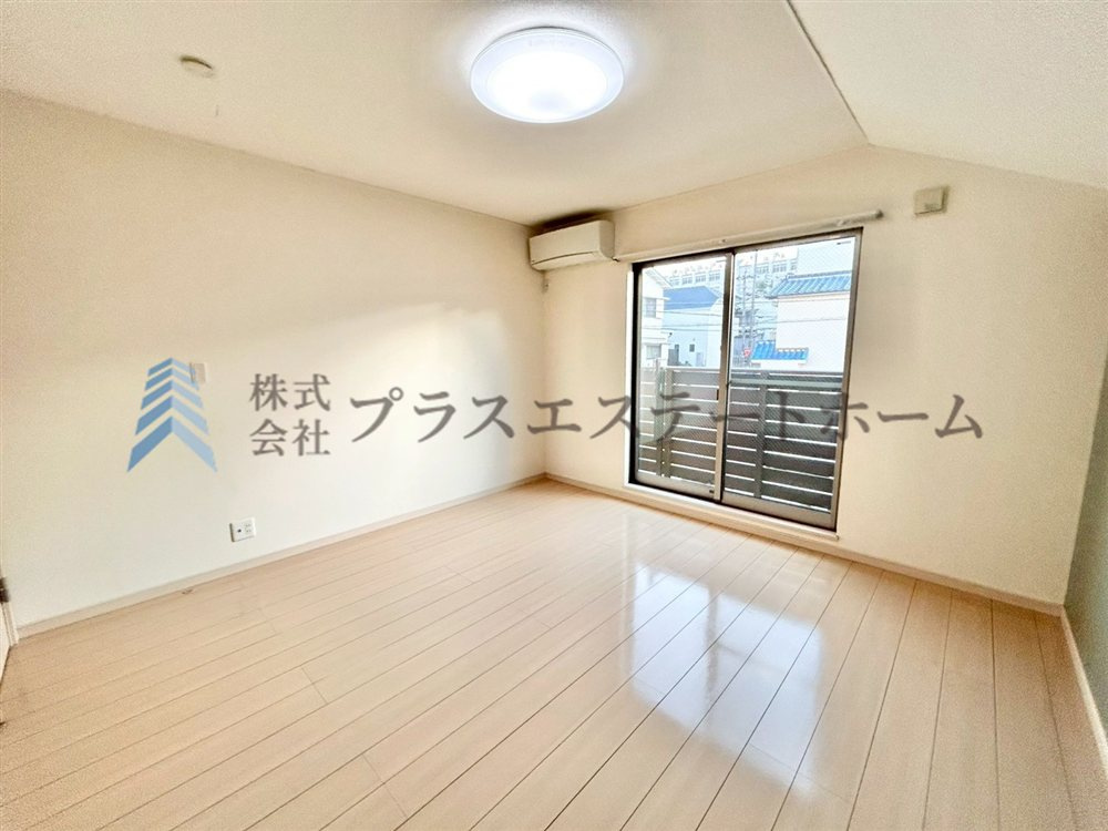 広々洋室♪お子様が小さいときは一つのお部屋で♪大きくなられたら居室2つに分けられるのもいいですね♪