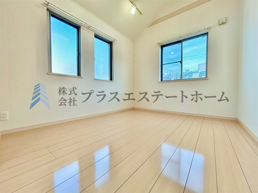 洋室はシンプルな配色にしていますので、お客様好みの家具を配置頂けます♪