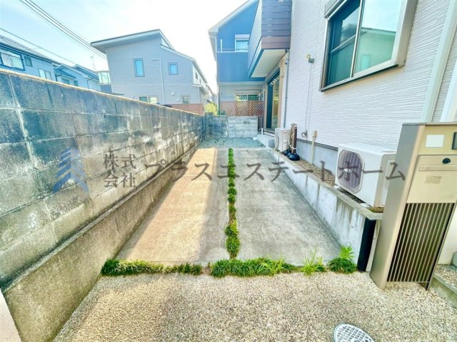 カースペース2台（車種制限有）♪前面道路が広いので駐車も楽々です♪