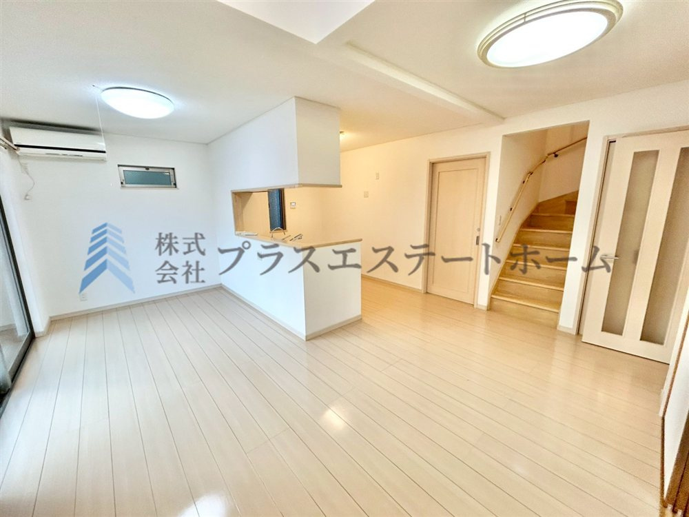 約15帖のリビング♪吹抜けで明るく開放感のあります♪