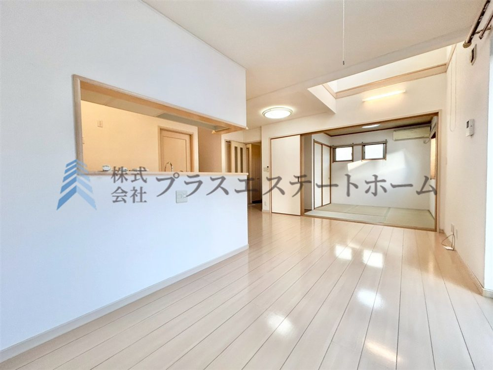 対面カウンターで、家族とコミュニケーションを取りながら料理ができるキッチンです♪