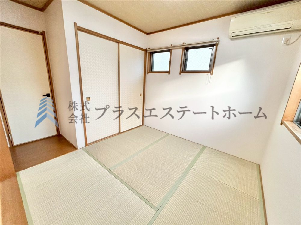 リビングの隣の和室♪扉が全て開くのでもっと広々リビングにしたりお客様が来られた時は客間に♪