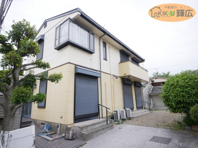 1989年築の中古戸建てです。室内丁寧にお使いです。