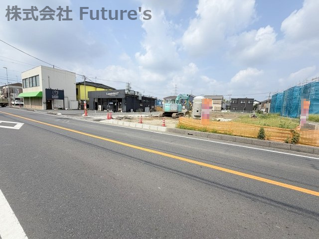 前面道路含む現地写真です。