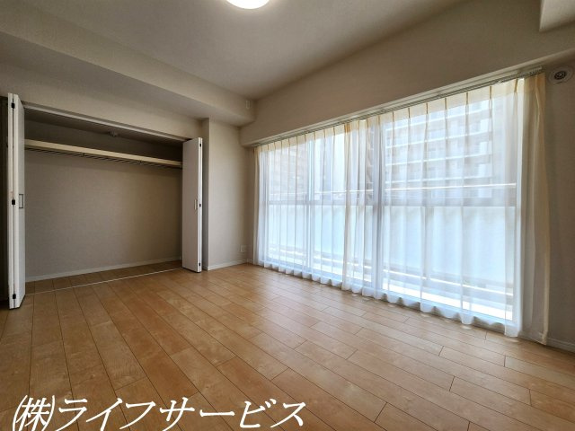 洋室6.8帖／洋室は全室陽当り良好の南向き＆クローゼット有！