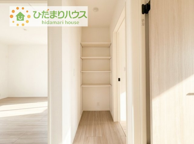 家族みんなで共同で使える便利な廊下収納！