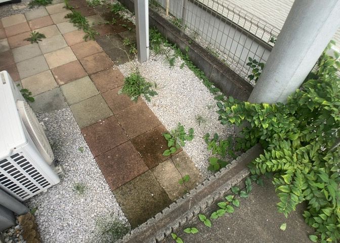 敷地内には庭スペースが設けられており、ガーデニングや家庭菜園、お子様の遊び場としても活用できます。平坦地にある148.95平米の広い敷地を生かした屋外空間で、ゆとりある休日をお過ごしいただけます。
