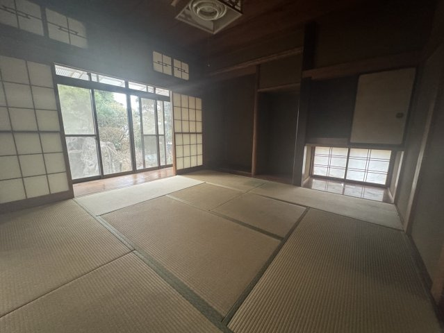 和室ならではの温かな和の空間で寛ぎの時間を過ごせます