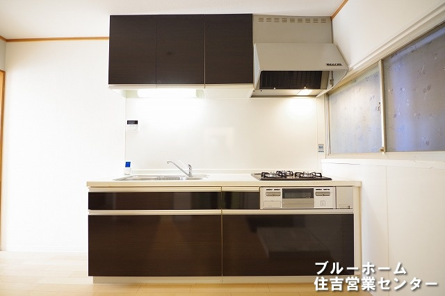 お料理が楽しくなる3口コンロ・グリル付きのシステムキッチンです！
