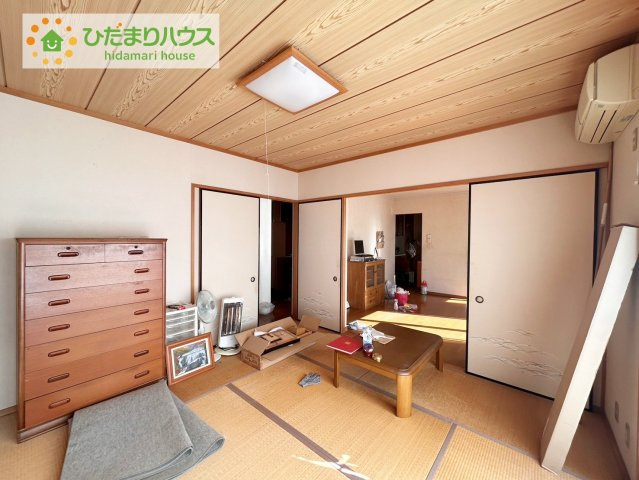 リビングに隣接した和室は収納もしっかりと確保されています！