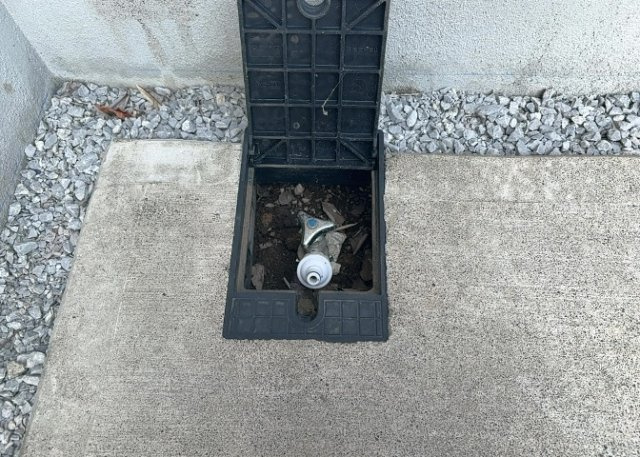 敷地内に散水栓や立水栓があると便利です。水道水を直接利用できるため、水を運ぶ手間を省くことが出来ます。大量の水を必要とする洗車作業や清掃などに役立ちます。その他設備とあわせて、現地でご確認ください。