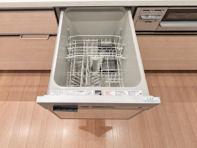・食器洗い乾燥機付きのキッチン。収納も豊富です。あったらいいなが標準装備の家です。