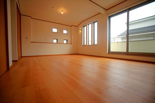 南東洋室になります♪広々としたお部屋で南向きバルコニーで日当たり◎