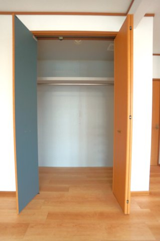 南東洋室の収納になります♪