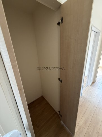 2階廊下収納