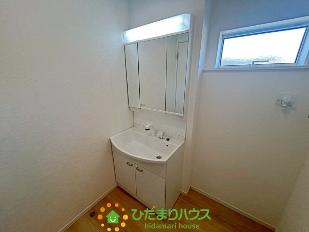 家族みんなが快適に利用できる、機能的な洗面スペースですね！