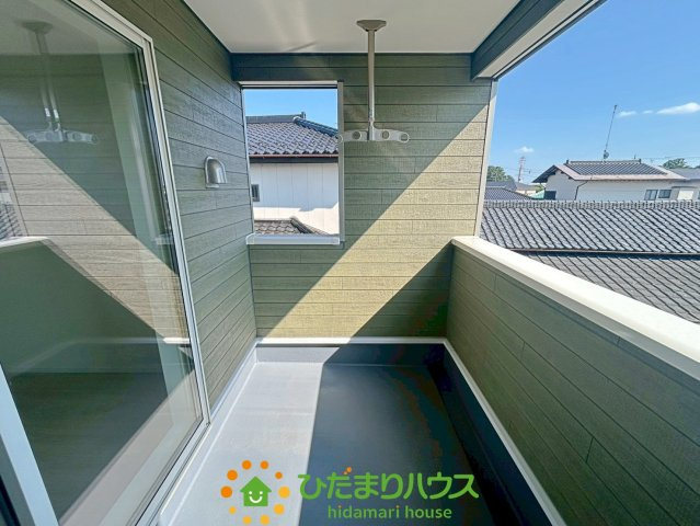 外の空気を感じながら、リラックスできる素敵な空間ですね！