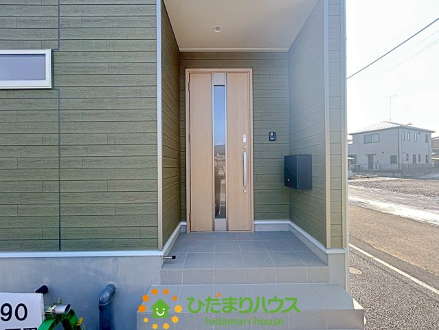 お家の第一印象を飾る、センスあふれる玄関ですね！