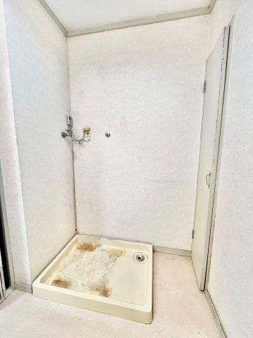 防水パン付きの洗濯機置き場です。