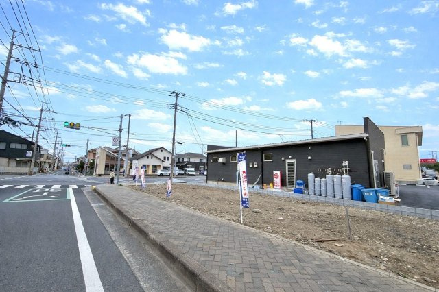 三方角地につき開放感があり、陽当たり・通風ともに良好。約41坪のゆとりある敷地でプランニングしやすい売地です。