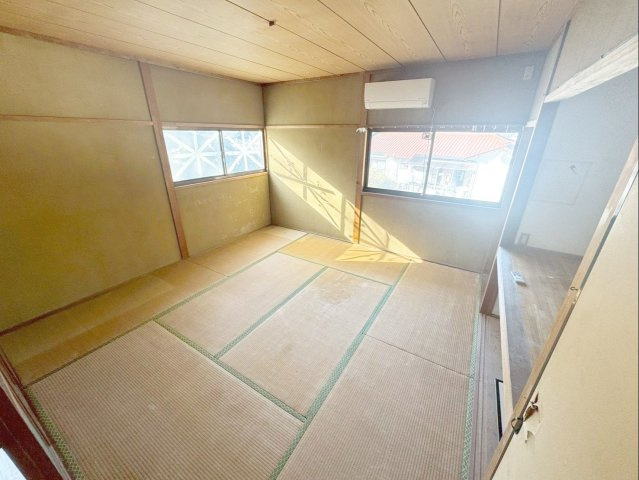 二面採光の8帖和室です！