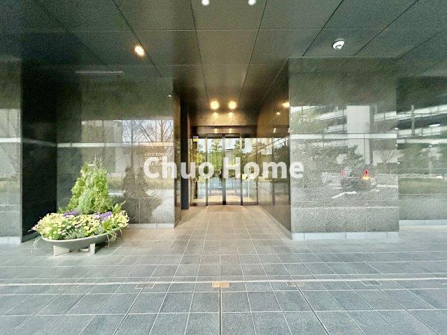 【エントランス】マンションのエントランスは、その物件の印象を決める、顔とも言える場所です。毎日通る場所ですからきれいなのが一番です。