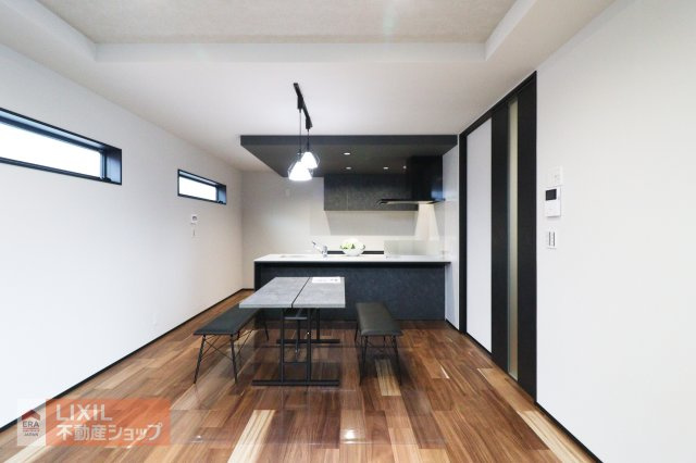 【ダイニング】現地完成写真。家族でくつろげるダイニングです。