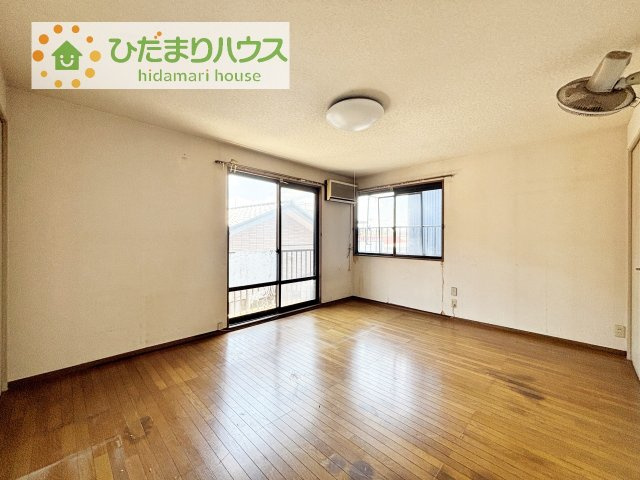 広めの主寝室は、ベッドの他にもパソコンデスクやドレッサーなども置けちゃいます(*^-^*)