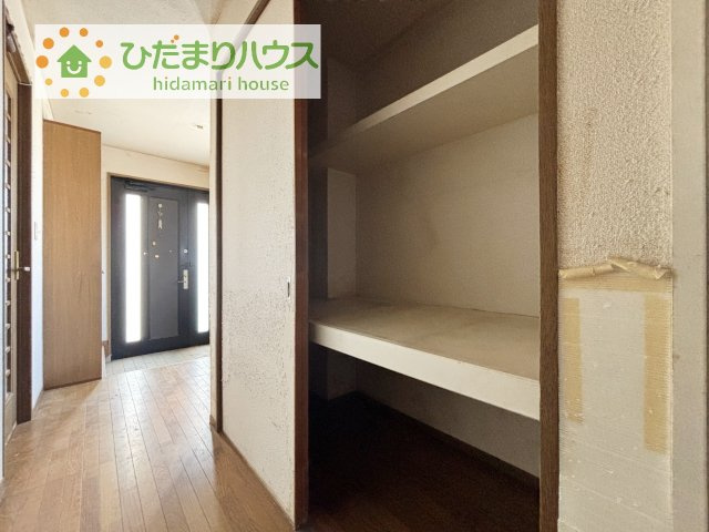家族みんなで共同で使える便利な廊下収納！