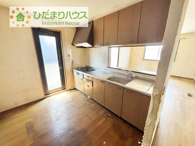 料理をしながらでも、ご家族との会話を楽しめる対面式キッチン♪