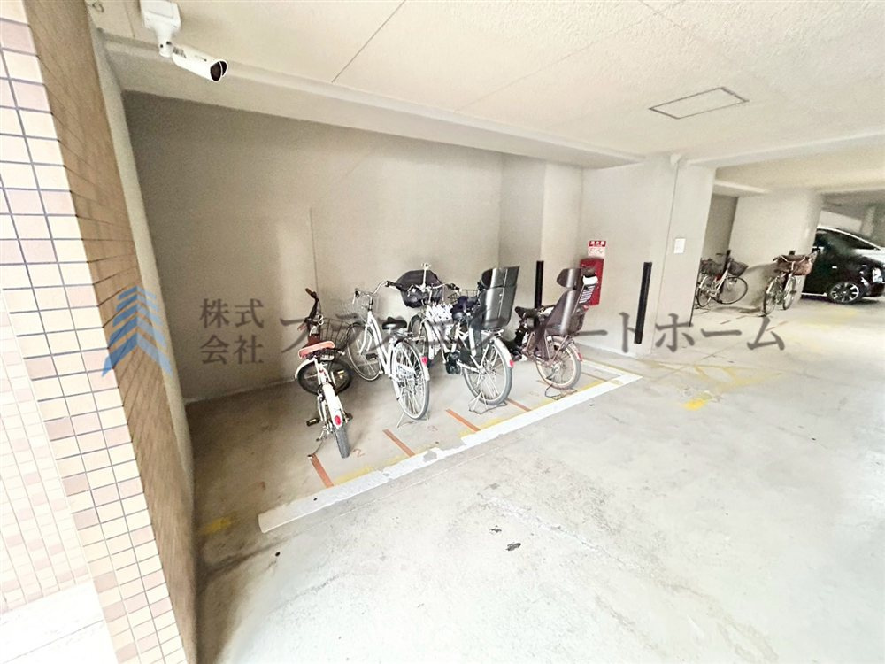 雨風からバイクや自転車を守り、盗難やいたずらのリスクも軽減出来ます♪